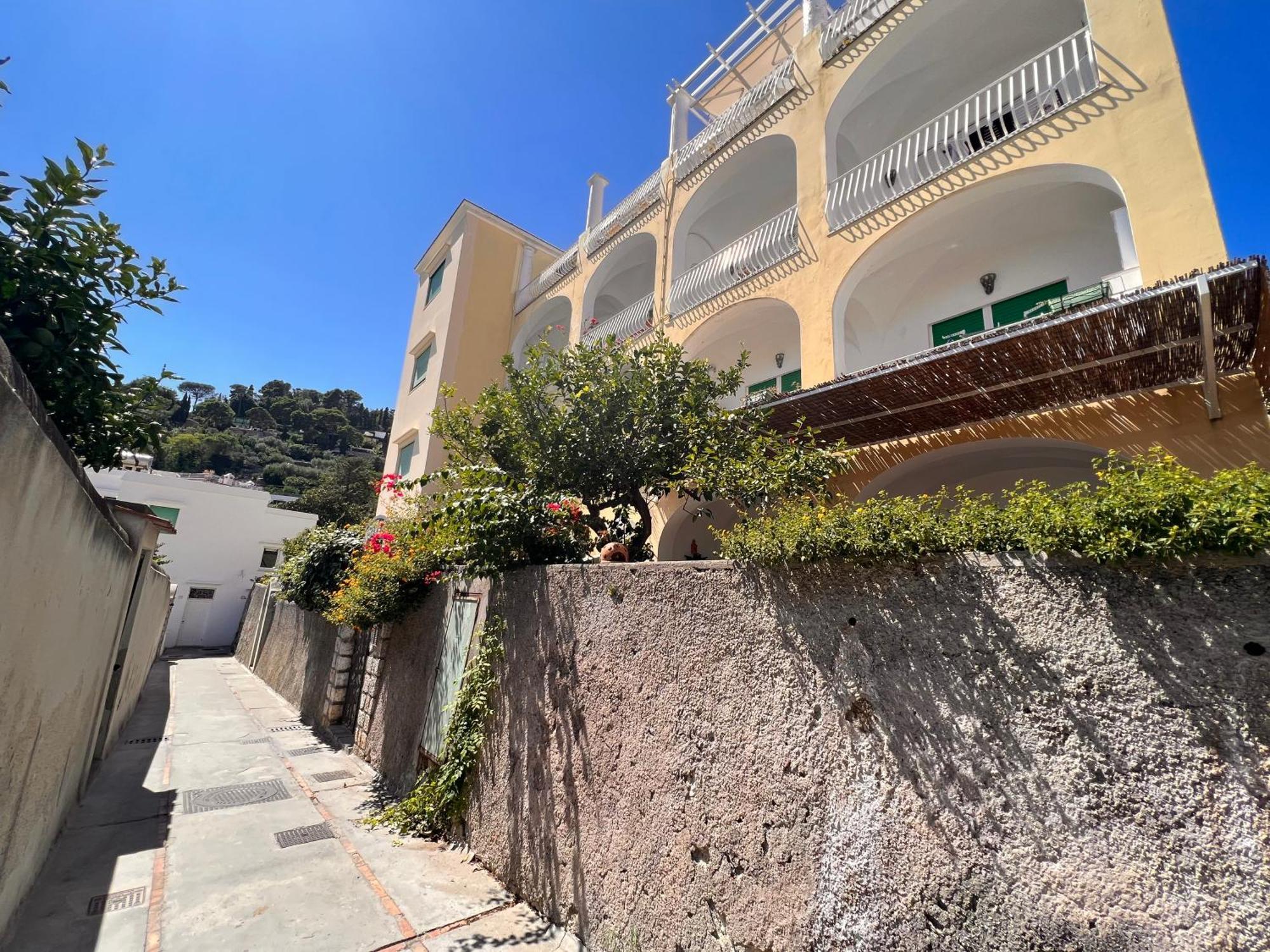 Suite Apartment Capri Con Jacuzzi In Piazzetta Dış mekan fotoğraf