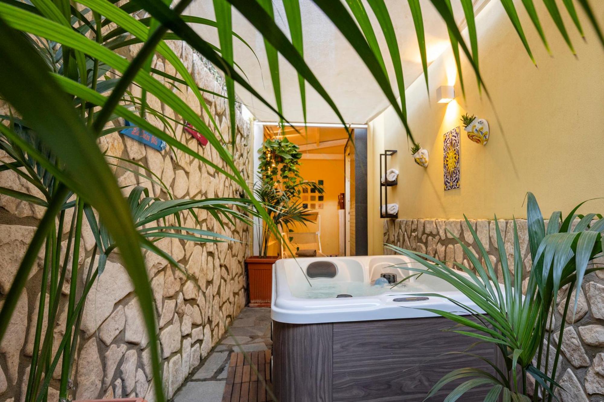 Suite Apartment Capri Con Jacuzzi In Piazzetta Dış mekan fotoğraf