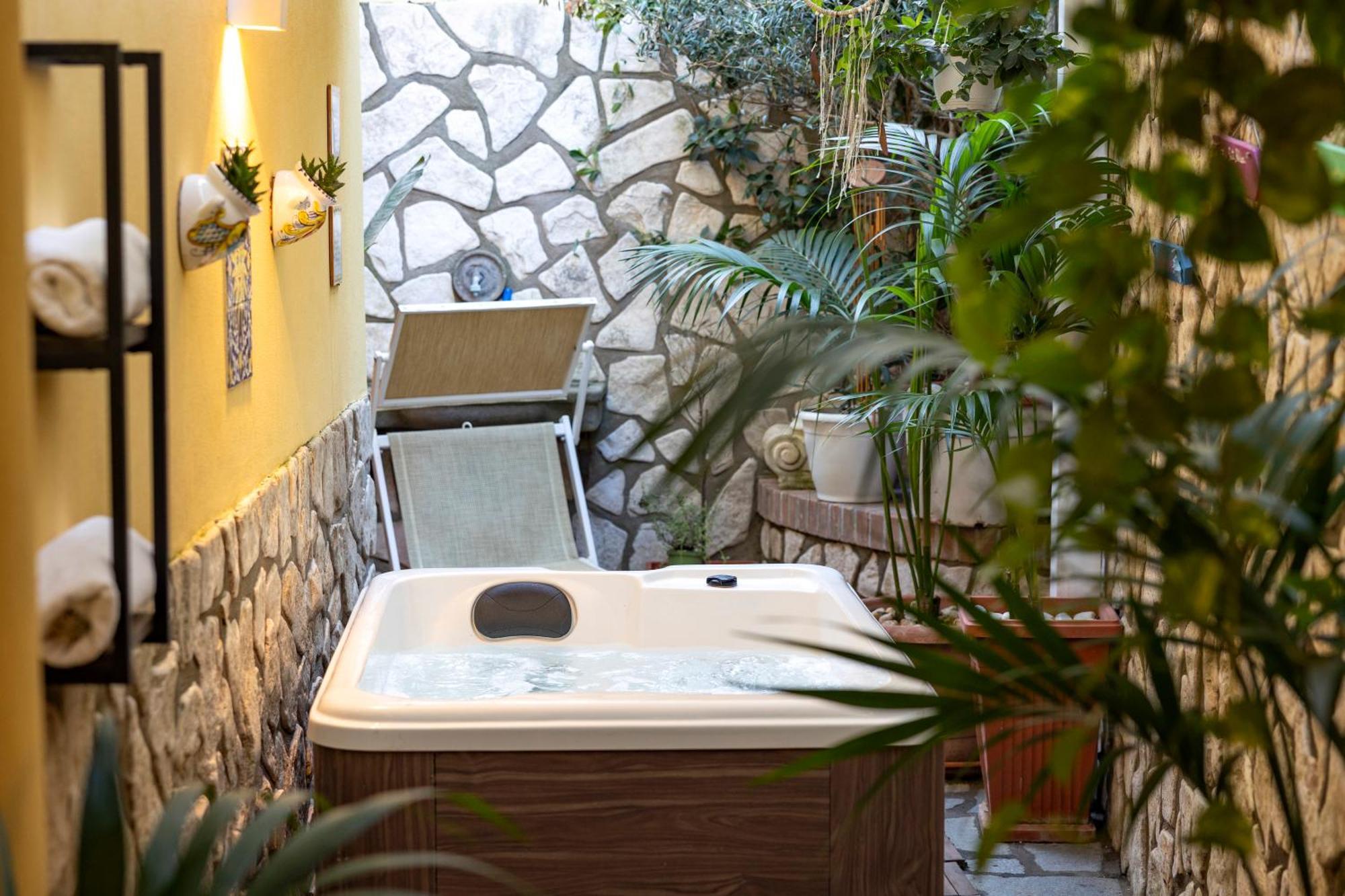 Suite Apartment Capri Con Jacuzzi In Piazzetta Dış mekan fotoğraf